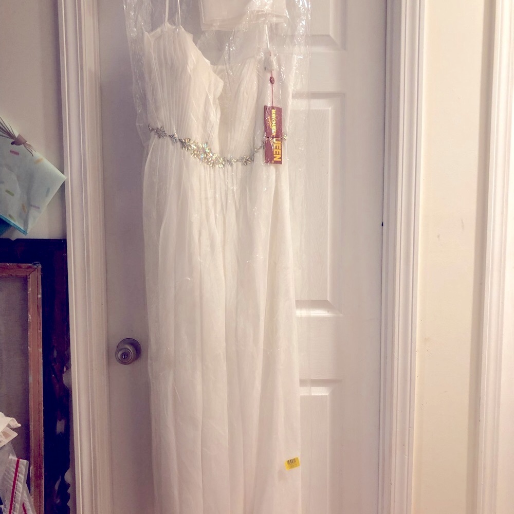 ๐ May Queen Ivory Dress with empire bling waist, extra straps and shawl size 26w - Picture 8 of 16
